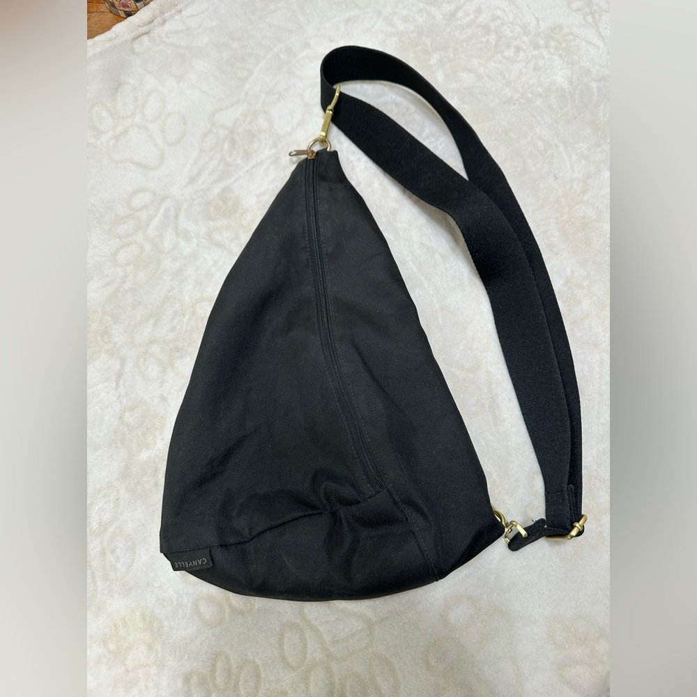 Canvelle sling bag